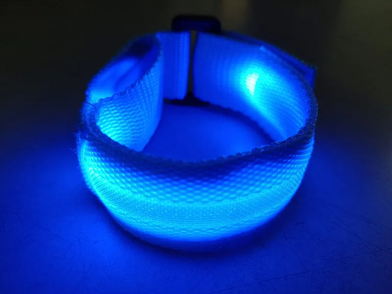 1PCS Running Light Sports LED Wristbands Adjustable Glowing Bracelets for Runners Joggers Cyclists Riding Safety Bike Bicycle
1PCS Running Light Sports LED Wristbands Adjustable Glowing Bracelets for Runners Joggers Cyclists Riding Safety Bike Bicycle