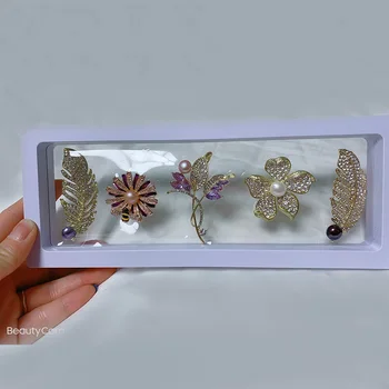 50g Exquisite Brooch Random Style Unique Temperament for Women DIY Jewelry Wear Decorations Best Gift 1piece 
50g Exquisite Brooch Random Style Unique Temperament for Women DIY Jewelry Wear Decorations Best Gift 1piece