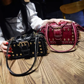 2020 Personalized clip small square bag female new three-layer multi-layer small bag wild Korean female bag trend messenger bag
2020 Personalized clip small square bag female new three-layer multi-layer small bag wild Korean female bag trend messenger bag