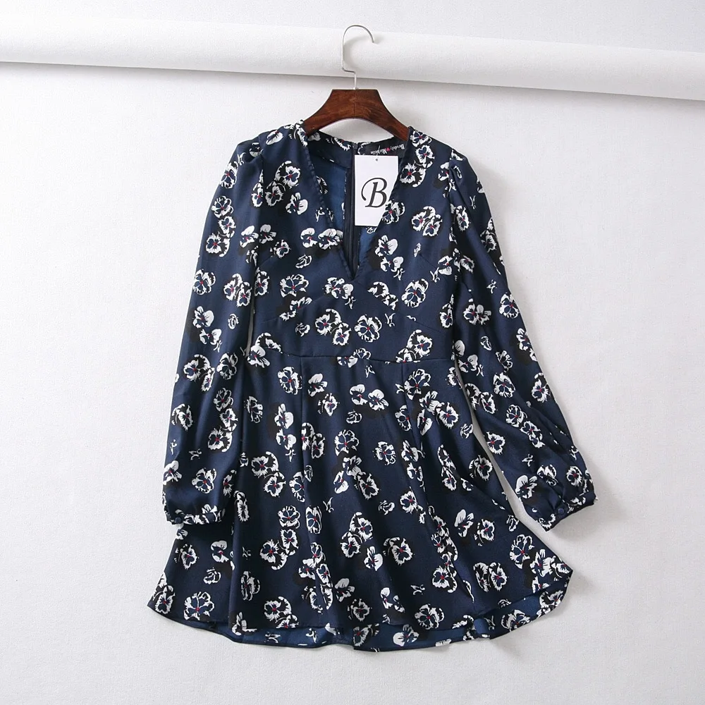 Summer New Style Europe And America INS Blogger Celebrity Style V-neck Polka Dot Printed French-Waist Hugging Dress Short Skirt
Summer New Style Europe And America INS Blogger Celebrity Style V-neck Polka Dot Printed French-Waist Hugging Dress Short Skirt