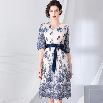 Retro embroidery dress Spring round neck heavy industry embroidery short sleeve waist pocket hip slim fashion temperament dress
Retro embroidery dress Spring round neck heavy industry embroidery short sleeve waist pocket hip slim fashion temperament dress