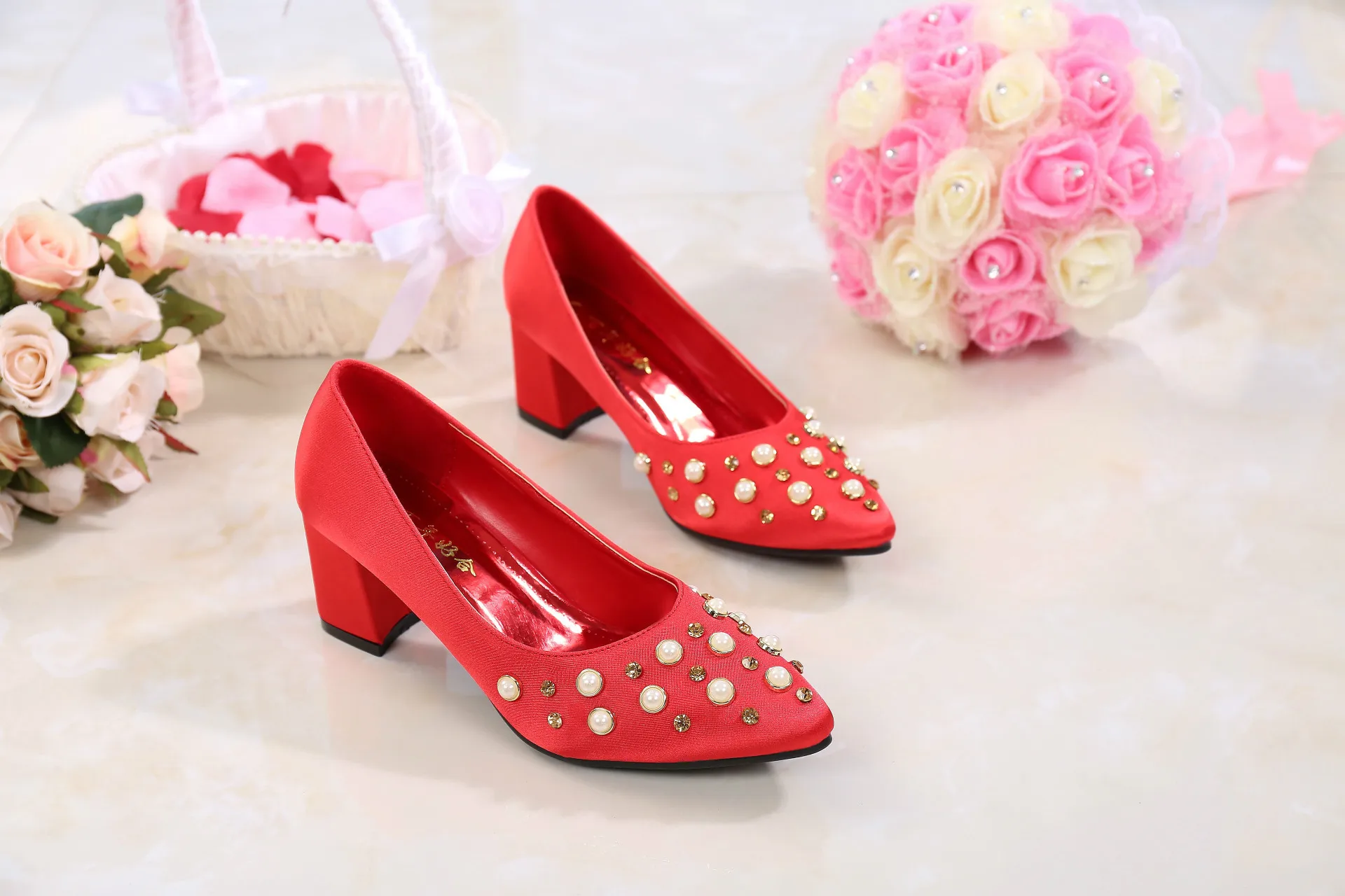 Marriage Shoes Red Chinese Style Man-made Diamond Pearl Chunky Heel Semi-high Heeled Pointed-Toe Bridal Shoes Wedding Shoes Red
Marriage Shoes Red Chinese Style Man-made Diamond Pearl Chunky Heel Semi-high Heeled Pointed-Toe Bridal Shoes Wedding Shoes Red