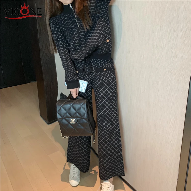 2PCS Women Tracksuit Leisure Suit Long Sleeve Top turtle neck zipper wide-legged pants suit 
2PCS Women Tracksuit Leisure Suit Long Sleeve Top turtle neck zipper wide-legged pants suit