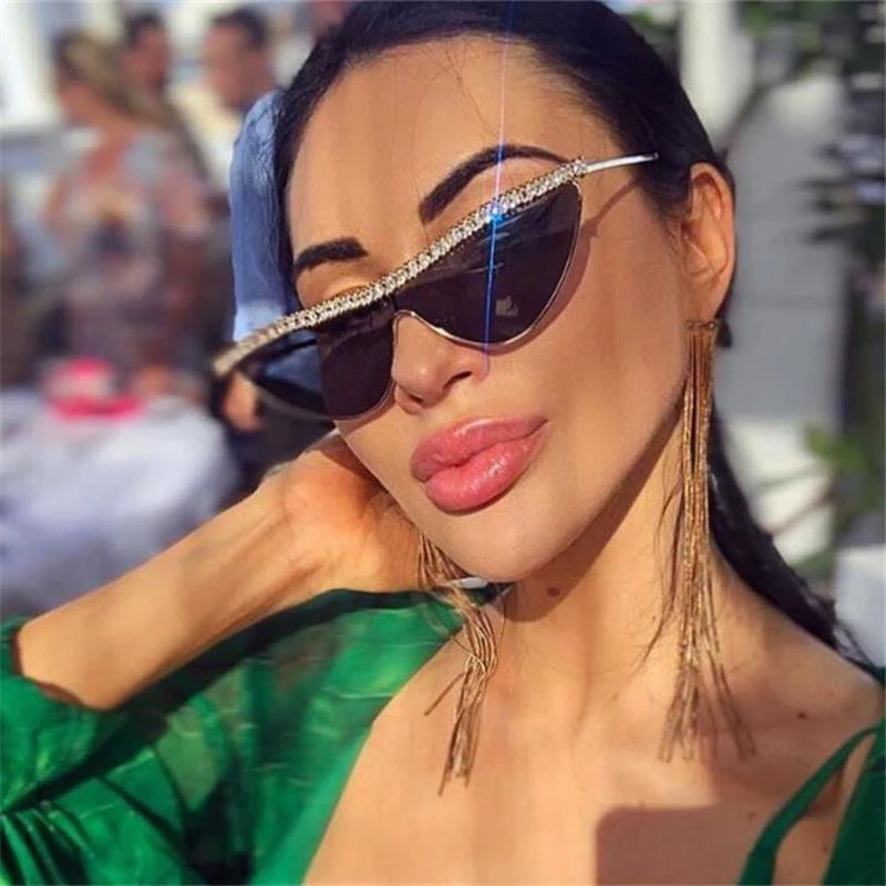 Cat Eye Rhinestone Glasses Fashion Designer Black Sunglasses 2019 Unique Shades Men Ladies Famous Brand Shades Gafas sol
Cat Eye Rhinestone Glasses Fashion Designer Black Sunglasses 2019 Unique Shades Men Ladies Famous Brand Shades Gafas sol