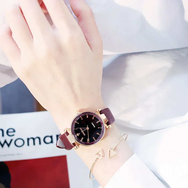 2020 New Women's Watch Fashion Simple Dial Leather Buckle Strap Korean Version Quartz Watch Multicolor Optional Reloj Hombre
2020 New Women's Watch Fashion Simple Dial Leather Buckle Strap Korean Version Quartz Watch Multicolor Optional Reloj Hombre
