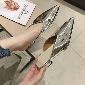 Women Sequined Cloth Slippers Ladies Fashion Low Heels Slides Female Pointed Toe Thick Heel Shoes Women's Casual Footwear
Women Sequined Cloth Slippers Ladies Fashion Low Heels Slides Female Pointed Toe Thick Heel Shoes Women's Casual Footwear