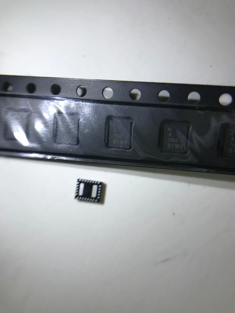5PCS A1193 BYW BYW3 A1193BYW3 A1193 RF1193ATR13 RF1193A Brand new and original chip IC
5PCS A1193 BYW BYW3 A1193BYW3 A1193 RF1193ATR13 RF1193A Brand new and original chip IC