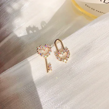New Sweet Colorful Ins Style Lock Key Earrings for Women Girls Small Love Temperament Rhinestone Shining Earring Jewelry Female
New Sweet Colorful Ins Style Lock Key Earrings for Women Girls Small Love Temperament Rhinestone Shining Earring Jewelry Female