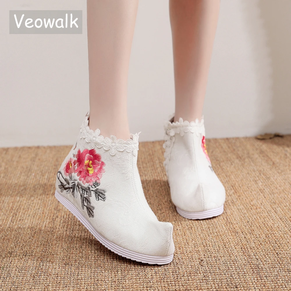 Женские осенние белые жаккардовые ботильоны Veowalk с кружевными краями на плоской подошве, удобные нескользящие дамские ботинки, обувь с китайской вышивкой
Женские осенние белые жаккардовые ботильоны Veowalk с кружевными краями на плоской подошве, удобные нескользящие дамские ботинки, обувь с китайской вышивкой