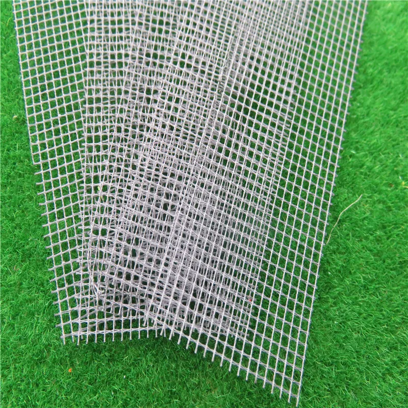 architecture model fence building in ho train layout06