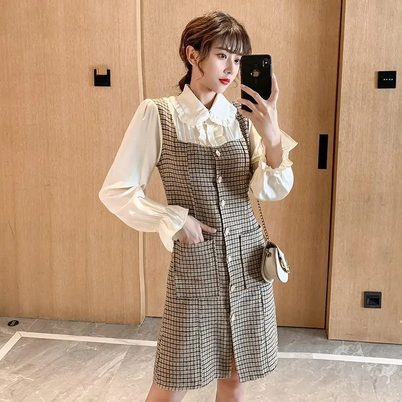 Ladies Retro Long-sleeved Fake Two-piece Shirt Stitching Plaid Mid-length Dress Female 2020 Autumn and Winter New Strap Skirt
Ladies Retro Long-sleeved Fake Two-piece Shirt Stitching Plaid Mid-length Dress Female 2020 Autumn and Winter New Strap Skirt