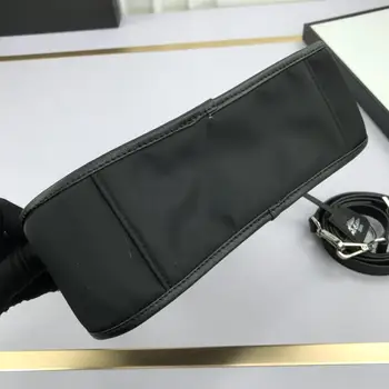 New fashion and texture women's bag atmospheric solid color handbag lovely soft and smooth small crossbeam bag
New fashion and texture women's bag atmospheric solid color handbag lovely soft and smooth small crossbeam bag