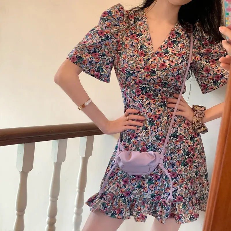 Summer Slim V-Neck Floral Mini Dress Girl Vestido French Vintage Lacing Thin Waist Ruffles Puff Short Sleeve Bodycon Sweet Dress
Summer Slim V-Neck Floral Mini Dress Girl Vestido French Vintage Lacing Thin Waist Ruffles Puff Short Sleeve Bodycon Sweet Dress