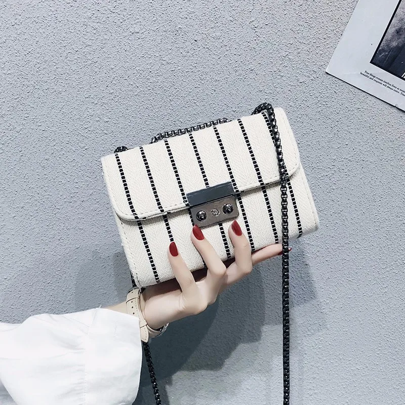 Lady's small square bag lady's fashionable handbag vintage shoulder bag messenger bag mobile phone bag
Lady's small square bag lady's fashionable handbag vintage shoulder bag messenger bag mobile phone bag