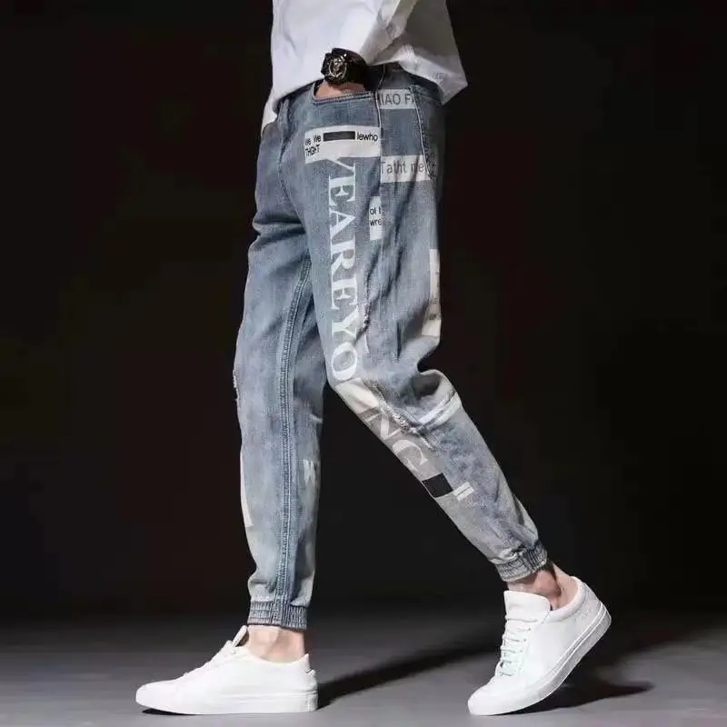Designer Jeans Men Letter Print Loose Student Distressed Jeans Ankle Banded Male Harem Pants Hip Hop Ripped Jeans Biker Jeans
Designer Jeans Men Letter Print Loose Student Distressed Jeans Ankle Banded Male Harem Pants Hip Hop Ripped Jeans Biker Jeans