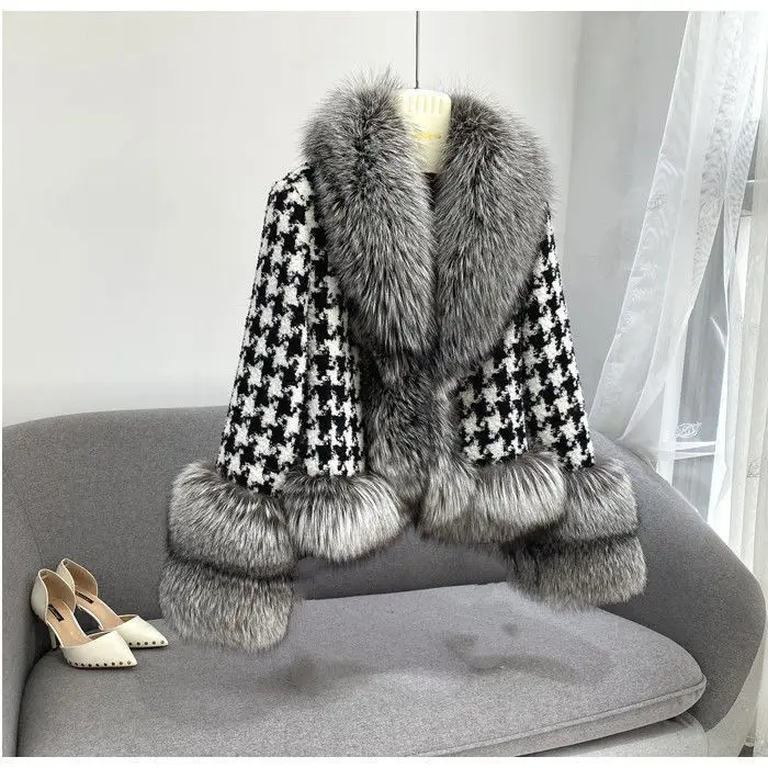 Winter Ladies Scarf Shawl Ladies Knitted Warm Batwing Cloak Fox Artificial FurCollar Cloak Cloak Winter Leather Women Jacket
Winter Ladies Scarf Shawl Ladies Knitted Warm Batwing Cloak Fox Artificial FurCollar Cloak Cloak Winter Leather Women Jacket