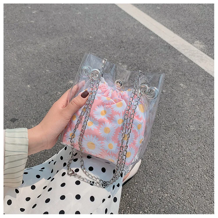 Women Two Pieces Magnetic Buckle Transparent Daisy Shoulder Bag Set Hardware Chain Strap Messenger Bag with Drawstring Pouch
Women Two Pieces Magnetic Buckle Transparent Daisy Shoulder Bag Set Hardware Chain Strap Messenger Bag with Drawstring Pouch