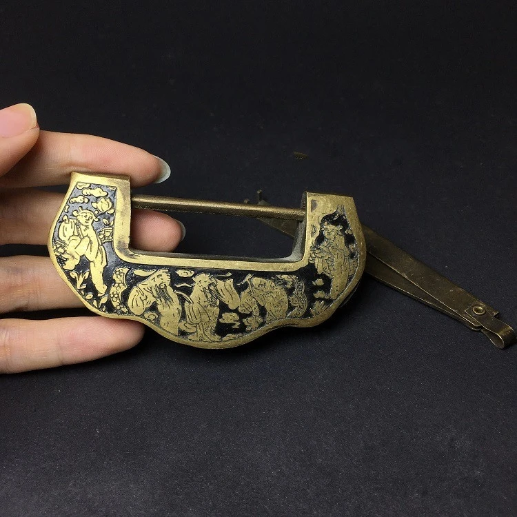 Collection Chinese Brass Carved Words A Harmonious Union Lasting A Hundred Years Bronze Lock Exquisite Small Statues
Collection Chinese Brass Carved Words A Harmonious Union Lasting A Hundred Years Bronze Lock Exquisite Small Statues