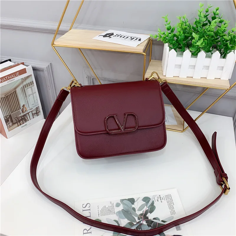 2020 New Chain Small Square Bag Fashion All-match Messenger Shoulder Bags Famous Designer High Quality Women Purse and Handbags 
2020 New Chain Small Square Bag Fashion All-match Messenger Shoulder Bags Famous Designer High Quality Women Purse and Handbags