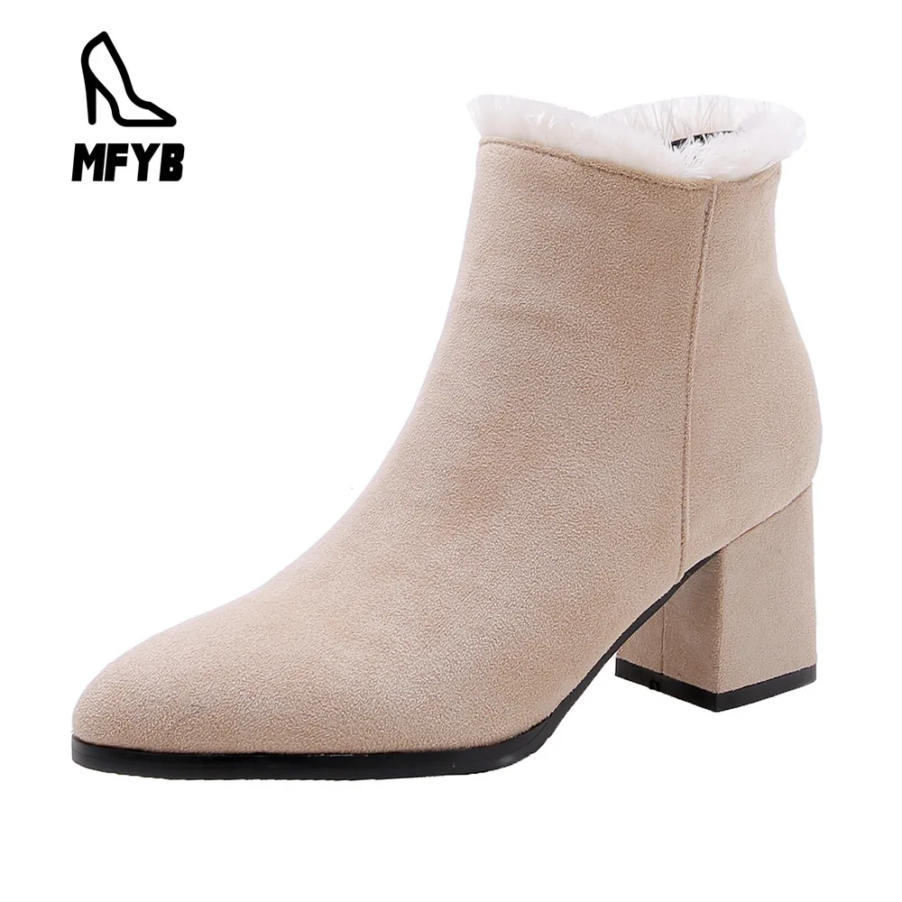 MFYB Women's boots 2019 winter new fashion high-heeled shoes 35-43 large size low boots Martin boots
MFYB Women's boots 2019 winter new fashion high-heeled shoes 35-43 large size low boots Martin boots