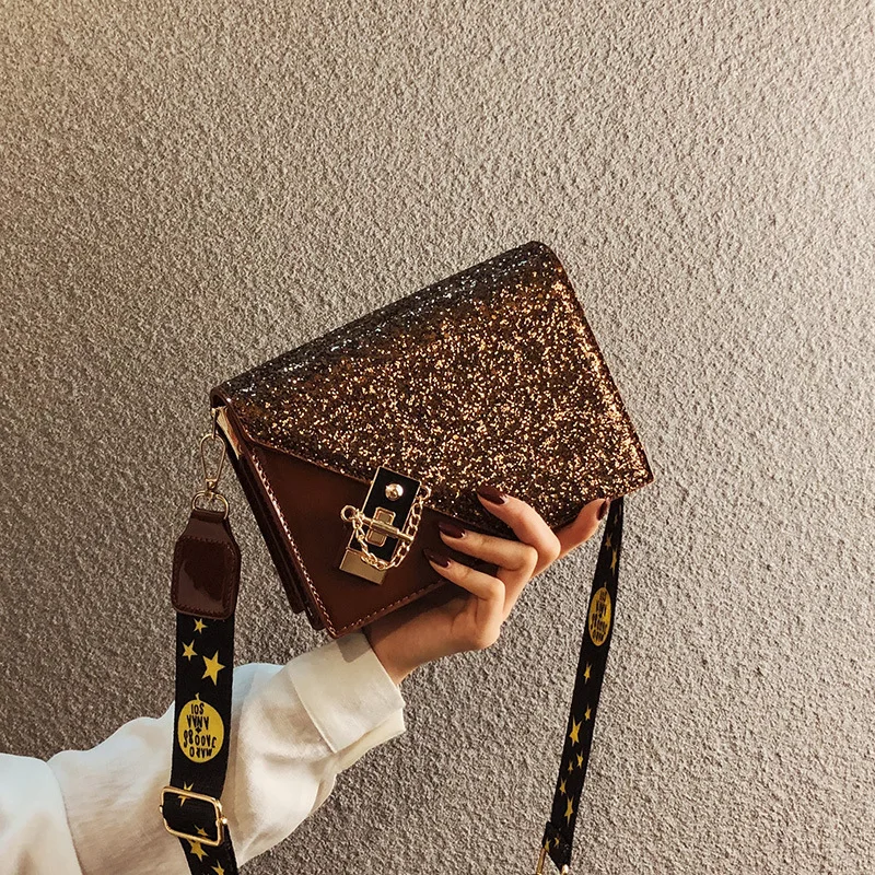Women's new bag on the new texture wild net red sequin bag chain Messenger small square bag
Women's new bag on the new texture wild net red sequin bag chain Messenger small square bag