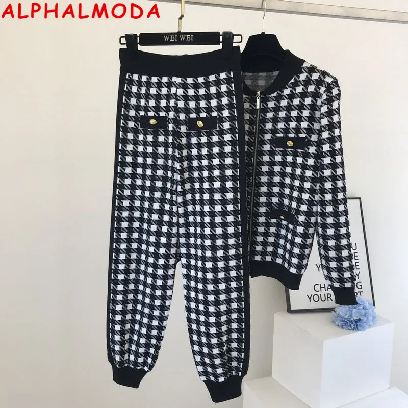 ALPHALMODA 2020 Autumn Fall New Plaids Sweater + Pants Women 2pcs Chic Knitting Suit Zipper Cardigans Button Details Fashion Set
ALPHALMODA 2020 Autumn Fall New Plaids Sweater + Pants Women 2pcs Chic Knitting Suit Zipper Cardigans Button Details Fashion Set