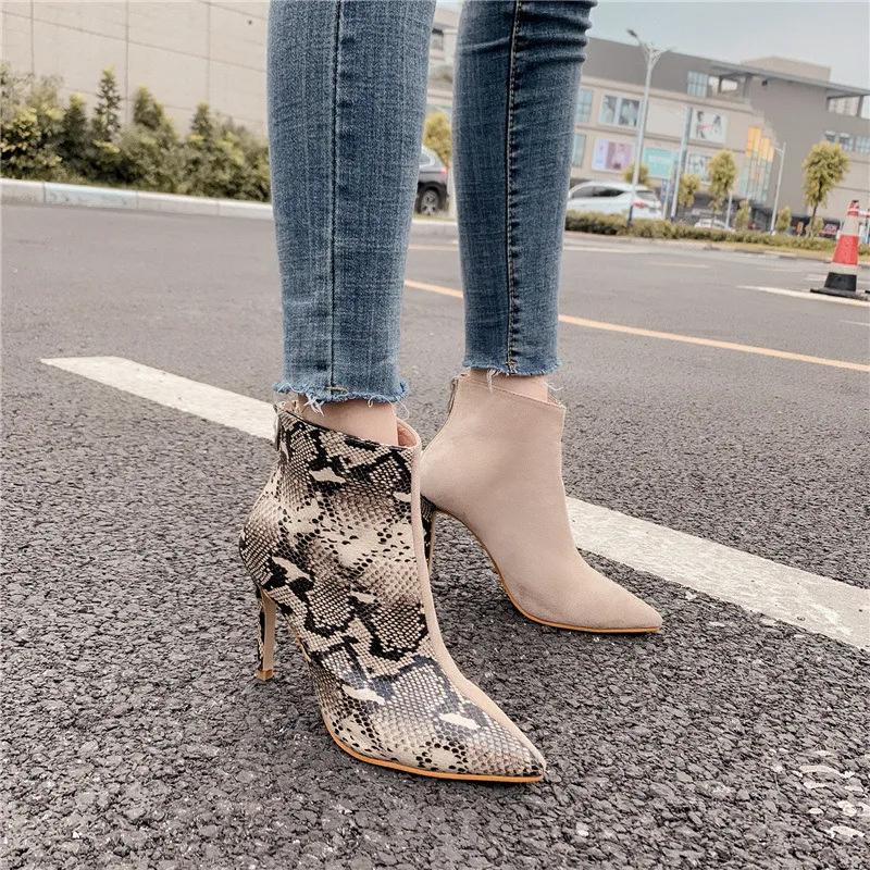 2019 Autumn Winter Luxury Women Sexy Pencil High Heels Serpentine Ankle Boots Designer Lady Snake Print Short Boots Party Shoes
2019 Autumn Winter Luxury Women Sexy Pencil High Heels Serpentine Ankle Boots Designer Lady Snake Print Short Boots Party Shoes