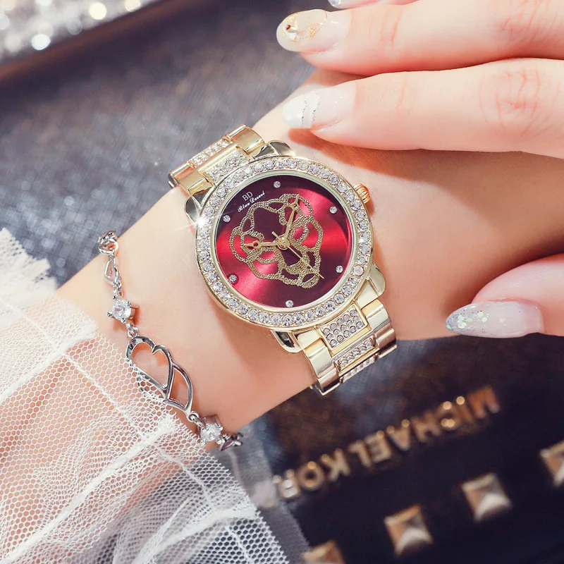 Decorative Golden Engraved Ladies Watch Full Diamond Waterproof Quicksand Cheetah Women Watch Gifts for Women Alloy Quartz
Decorative Golden Engraved Ladies Watch Full Diamond Waterproof Quicksand Cheetah Women Watch Gifts for Women Alloy Quartz