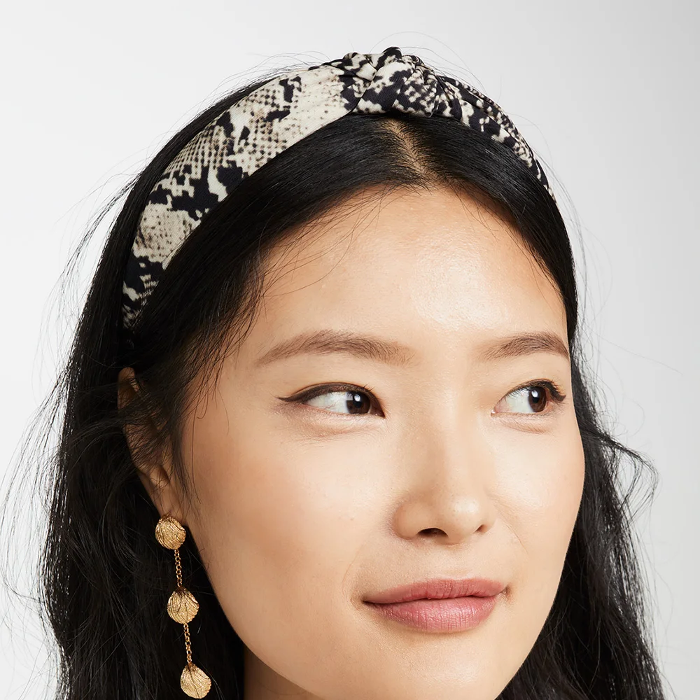 Dvacaman Snake Print Leather Headband for Women Bow Knotted Wide Hairband Girls Party Headpieces Wholesale Hair Accessories INS
Dvacaman Snake Print Leather Headband for Women Bow Knotted Wide Hairband Girls Party Headpieces Wholesale Hair Accessories INS
