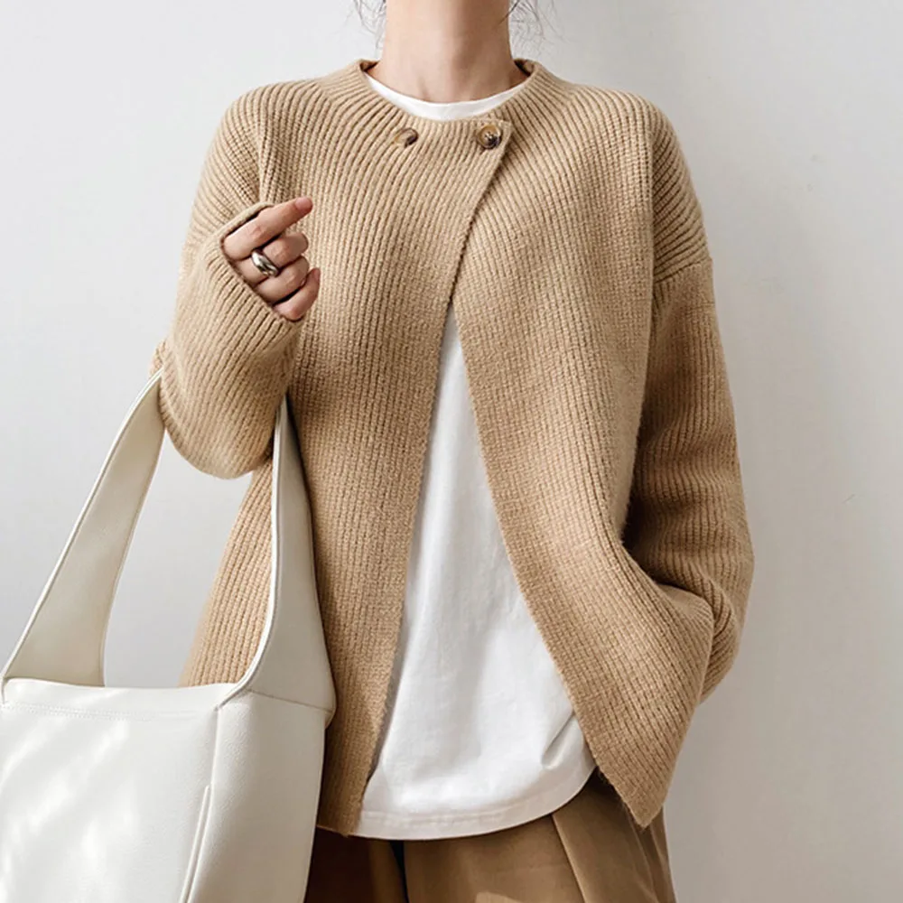 Japanese And Korean Knitted Sweater Women Spring And Autumn Sweater Cardigan Loose Long Sleeve Button Simple Tide Outer Wear
Japanese And Korean Knitted Sweater Women Spring And Autumn Sweater Cardigan Loose Long Sleeve Button Simple Tide Outer Wear