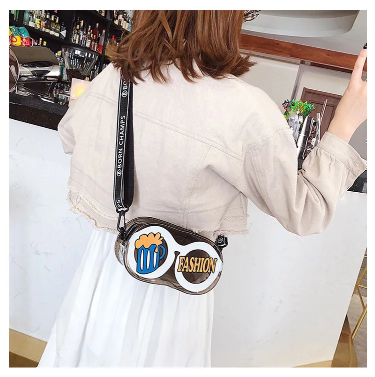 2020 New Transparent Jelly Bag Shoulder Woman Bag Wild Street Style New Trend Messenger Creative Glasses PVC Cartoon Bags
2020 New Transparent Jelly Bag Shoulder Woman Bag Wild Street Style New Trend Messenger Creative Glasses PVC Cartoon Bags
