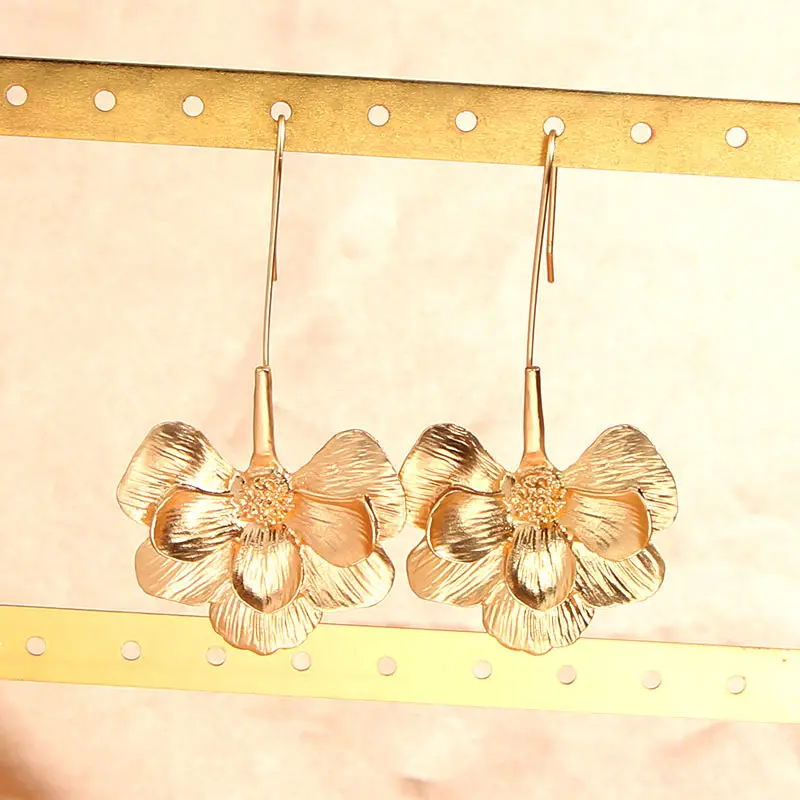 Caraquet Vintage Flower Drop Earring for Women Gold Color Multilayer Metal Statement Dangle Earrings Wedding Party Jewelry Gift
Caraquet Vintage Flower Drop Earring for Women Gold Color Multilayer Metal Statement Dangle Earrings Wedding Party Jewelry Gift