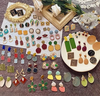 AOMU Bohemia Minimalist Colorful Enamel Statement Earrings Contrast Color Round Irregular Geometric Earrings for Women Ethnic
AOMU Bohemia Minimalist Colorful Enamel Statement Earrings Contrast Color Round Irregular Geometric Earrings for Women Ethnic