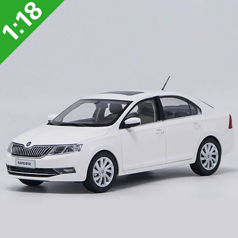 Оригинальная коробка 1:18 Высокая тщательно Skoda Rapid 2018 сплавочная модель