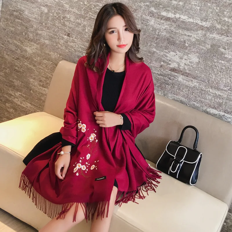 2019 New Winter Warm Solid Scarf For Women/Lady Soft Wool Pashmina Shawls Flower Embroidery Cashmere Female Wraps Capes
2019 New Winter Warm Solid Scarf For Women/Lady Soft Wool Pashmina Shawls Flower Embroidery Cashmere Female Wraps Capes