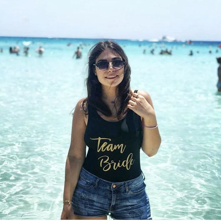 Bachelorette Bridal Party Team Bride One Piece Swimsuit Gold Printing Women Monikini Halter Bathing Suit Beachwear Drop Ship
Bachelorette Bridal Party Team Bride One Piece Swimsuit Gold Printing Women Monikini Halter Bathing Suit Beachwear Drop Ship