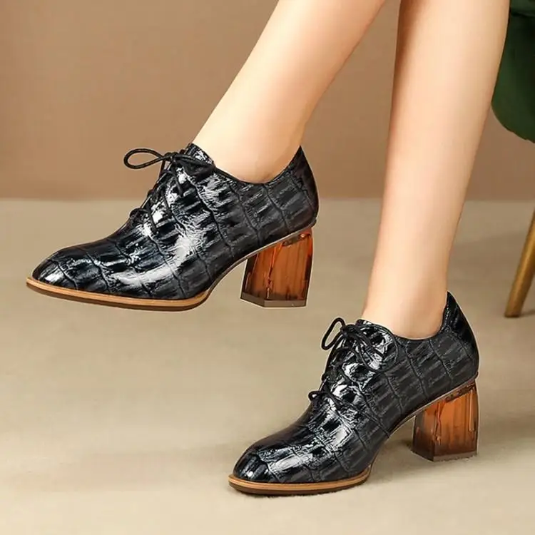 Spring and autumn high heels paint leather square head shoes tie embossed single shoe head layer cowhide 7cm
Spring and autumn high heels paint leather square head shoes tie embossed single shoe head layer cowhide 7cm