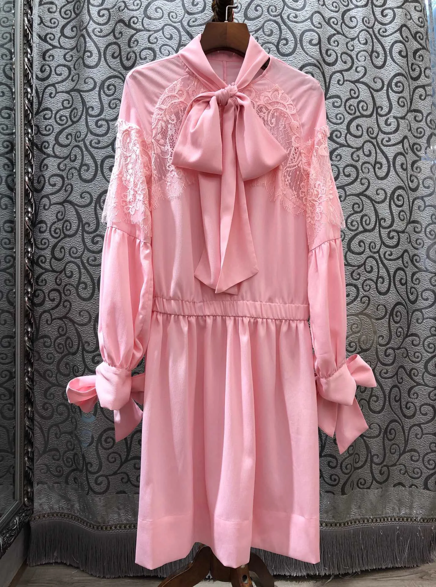 2019 New Arrival Elegant Fashion Special Design Belted Women Pink Dress Free Shipping Worldwide
2019 New Arrival Elegant Fashion Special Design Belted Women Pink Dress Free Shipping Worldwide