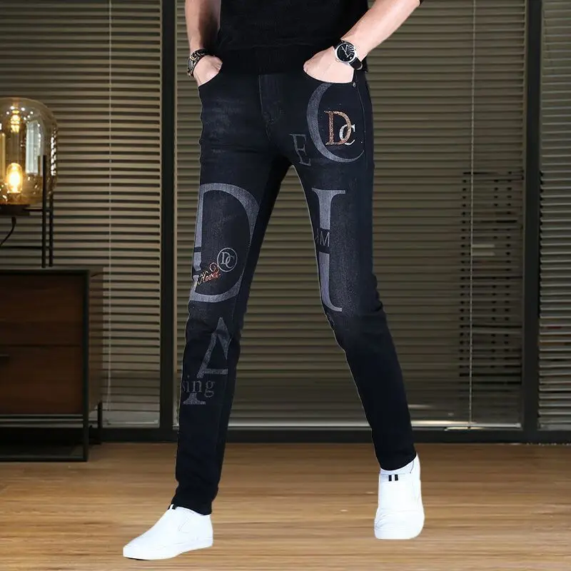 Light luxury men’s diamond embroidery jeans slimming stretch denim pants high quality Korea version prints jeans trendy jeans;
Light luxury men’s diamond embroidery jeans slimming stretch denim pants high quality Korea version prints jeans trendy jeans;