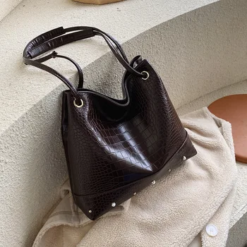 Fashion new crocodile pattern fashion large capacity single shoulder chain tote bag sloping rivet CrossBody Messenger bucket bag
Fashion new crocodile pattern fashion large capacity single shoulder chain tote bag sloping rivet CrossBody Messenger bucket bag