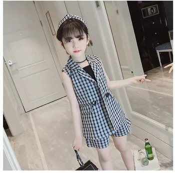 Explosion models summer new Korean girls solid color striped plaid suit in the big children's tide suit vest shorts three-piece
Explosion models summer new Korean girls solid color striped plaid suit in the big children's tide suit vest shorts three-piece