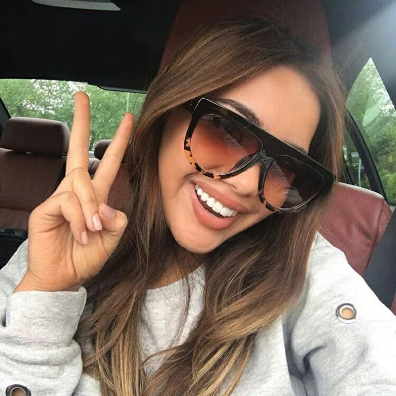 Lady Flat top Oversized Sunglasses Women Retro Female Big Frames UV400 Cat Eye Sunglass Electroplated Rivet Sun Glasses Shades
Lady Flat top Oversized Sunglasses Women Retro Female Big Frames UV400 Cat Eye Sunglass Electroplated Rivet Sun Glasses Shades