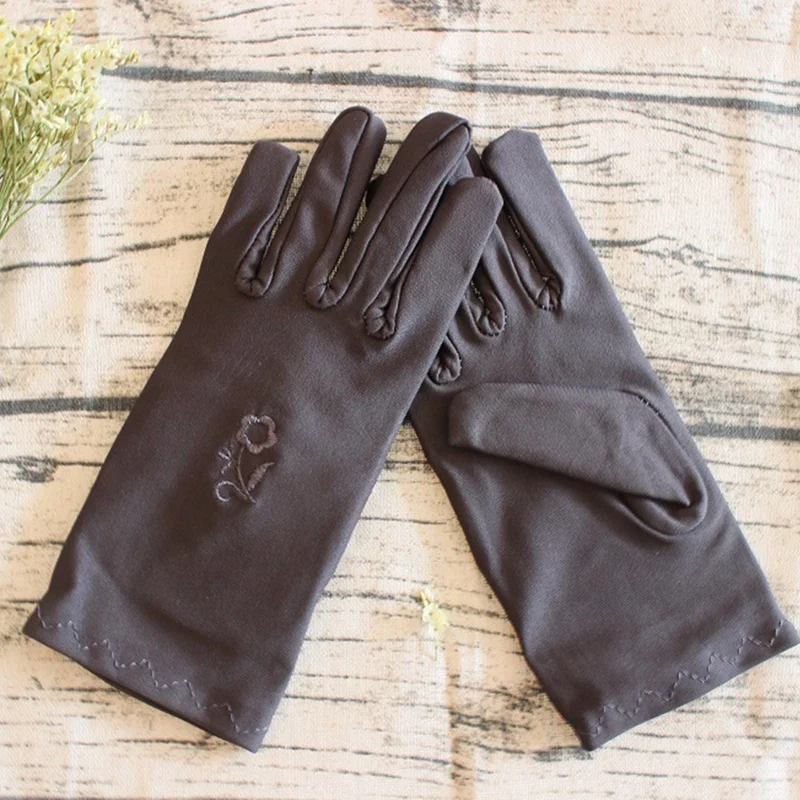 2020 Autumn And Winter New Ladies Classic Spandex Embroidered Gloves Spring And Summer Soft Embroidery Anti-fouling Sunscreen
2020 Autumn And Winter New Ladies Classic Spandex Embroidered Gloves Spring And Summer Soft Embroidery Anti-fouling Sunscreen