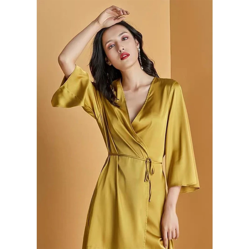 2019 Autumn New Silk Robes Satin Bathrobe Solid Women Sleepwear Short Sleeve Long Robe Sexy Lounge Dressing Gown Thin Szlafrok 
2019 Autumn New Silk Robes Satin Bathrobe Solid Women Sleepwear Short Sleeve Long Robe Sexy Lounge Dressing Gown Thin Szlafrok