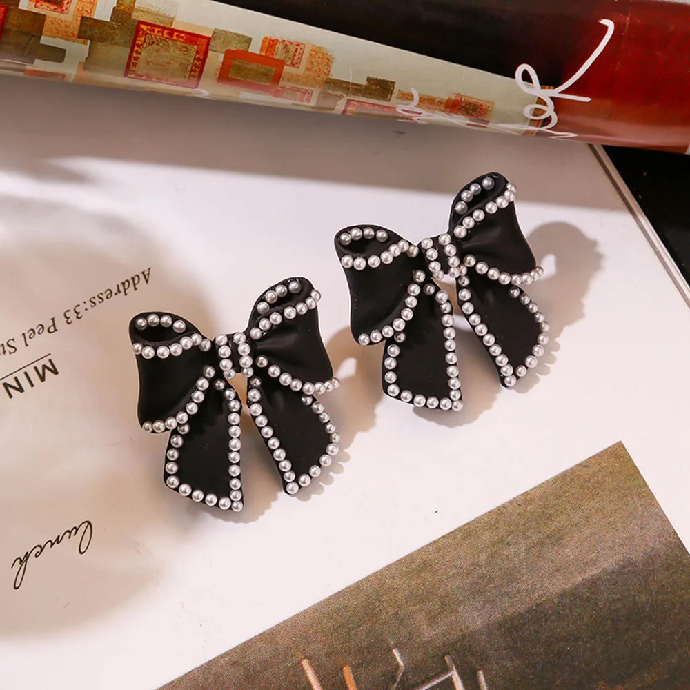 Korean Luxury Romantic Enamel Pearl Bowknot Metal Butterfly Stud Earrings Party Accessories For Women Fashion Jewelry
Korean Luxury Romantic Enamel Pearl Bowknot Metal Butterfly Stud Earrings Party Accessories For Women Fashion Jewelry