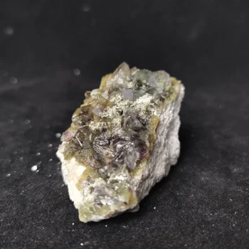 58.8gNatural blue fluorite, crystal, mica, a variety of mineral symbiont
58.8gNatural blue fluorite, crystal, mica, a variety of mineral symbiont