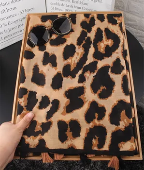 2020 fashion leopard hijab scarf women шарф женский boho long printed tassels scarves foulard femme Muslim Hijab Snood
2020 fashion leopard hijab scarf women шарф женский boho long printed tassels scarves foulard femme Muslim Hijab Snood