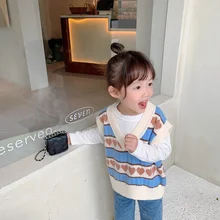 Spring autumn girls cute love printing V-Neck knitted vest 2022 new children outerwear soft loose comfortable waistcoat
Spring autumn girls cute love printing V-Neck knitted vest 2022 new children outerwear soft loose comfortable waistcoat