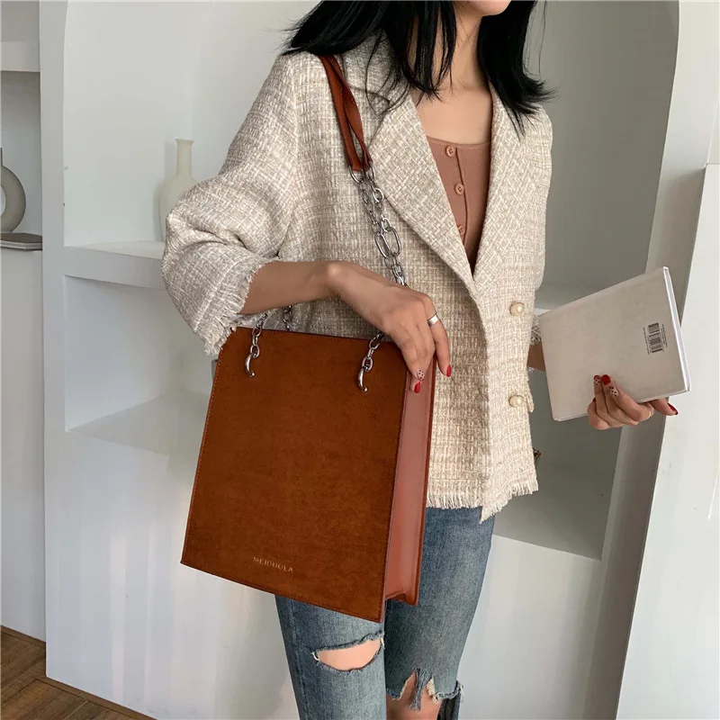 Large Suede Women Handbag Autumn and Winter Female Toe Bag 2019 New Fashion Korean Chain Retro Nubuck Leather Brand Shoulder Bag
Large Suede Women Handbag Autumn and Winter Female Toe Bag 2019 New Fashion Korean Chain Retro Nubuck Leather Brand Shoulder Bag