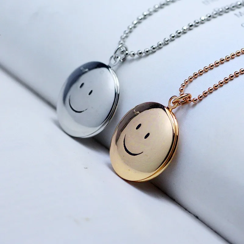 Unisex Smile Face Round Photo Box Necklace put pictures Handmade Accessories Jewelry Locket Pendant for Lovers birthday present
Unisex Smile Face Round Photo Box Necklace put pictures Handmade Accessories Jewelry Locket Pendant for Lovers birthday present